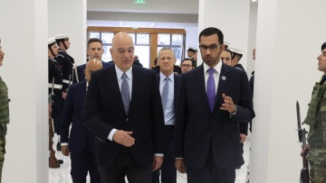 Δένδιας: Συναντήθηκε με τον υπουργό Βιομηχανίας των ΗΑΕ 