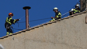 Στήθηκε η καμινάδα στην Καπέλα Σιστίνα - Αντίστροφη μέτρηση για το κονκλάβιο, δείτε φωτογραφίες
