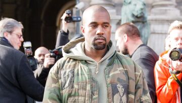 Ο Κάνιε Γουέστ επικαλείται την τέχνη για να δικαιολογήσει τα αντισημιτικά μηνύματα που έστειλε σε υπάλληλό του