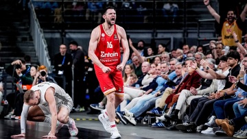 Κώστας Παπανικολάου: Τρελάθηκε ο Τζο Αρλάουκας με την εμφάνισή του αρχηγού του Ολυμπιακού στη Μαδρίτη