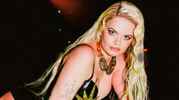 Έρικα Βίκμαν: Η εντυπωσιακή Φινλανδή που θα τραγουδήσει στη Eurovision για τον γυναικείο οργασμό