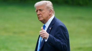 Η κυβέρνηση Τραμπ δίνει 1.000 δολάρια σε παράνομους μετανάστες που επιλέγουν να φύγουν οικειοθελώς από τις ΗΠΑ