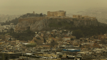 Πέπλο αφρικανικής σκόνης σκέπασε την Αθήνα, δείτε εικόνες από τον Λυκαβηττό, βίντεο