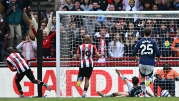 Premier League: «Ανώμαλη προσγείωση» για την Γιουνάιτεντ, ηττήθηκε 4-3 από την Μπρέντφορντ στο Λονδίνο - Βίντεο