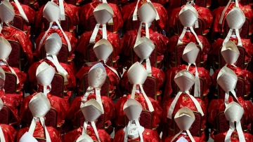 Εκλογή νέου Πάπα: Στη Ρώμη όλοι οι εκλέκτορες καρδινάλιοι – Κληρώθηκαν τα διαμερίσματα που θα διαμένουν