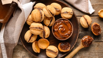 Ρώσικα καρυδάκια: Το vintage γλυκό που γεμίζει νοσταλγία το TikTok