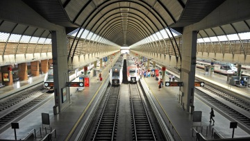 Χάος στην Ισπανία: Χιλιάδες επιβάτες έμειναν εγκλωβισμένοι σε τρένα για ώρες λόγω κλοπής καλωδίων