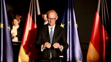 «Τι μέρα κι αυτή» μονολογούσε ο Φρίντριχ Μερτς - Ανέλαβε και τυπικά τα καθήκοντά του