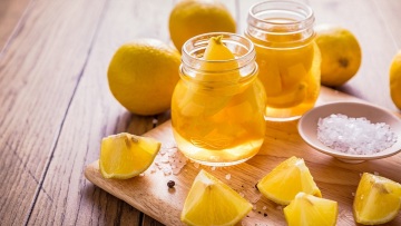 Λεμόνια: Πώς τα συντηρούμε σε βάζο για έναν ολόκληρο χρόνο