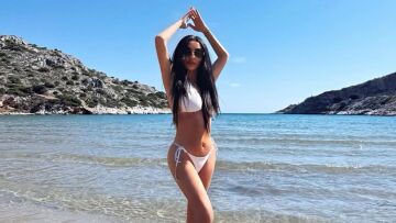 Η Πόπη Μαλλιωτάκη ξεκίνησε τα πρώτα της μπάνια στη θάλασσα - Δείτε φωτογραφίες