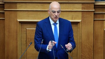 Δένδιας: Οι Ένοπλες Δυνάμεις προστατεύουν την εθνική κυριαρχία, δεν διαπραγματεύονται