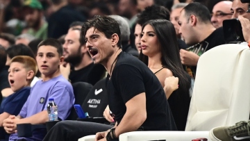 Στο ΟΑΚΑ ο Δημήτρης Γιαννακόπουλος μαζί με τα παιδιά του για το ματς του Παναθηναϊκού -  Χειροκροτήματα και χαμόγελα για τα καλάθια