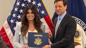 H Κίμπερλι Γκίλφοϊλ αποφοίτησε από την Σχολή των Πρέσβεων και ετοιμάζεται για την έγκρισή της από τη Γερουσία