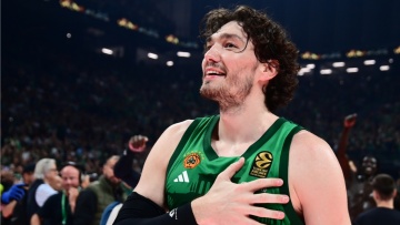 Βίντεο: O Όσμαν τραγούδησε στα ελληνικά το «Εσύ μου 'χεις χαρίσει αστέρια πολλά»  