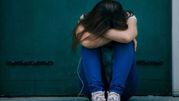 Χειροπέδες σε τρεις ανήλικες που χτύπησαν 14χρονη έξω από Γυμνάσιο στη Θεσσαλονίκη