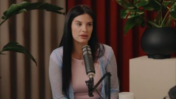 Χριστίνα Μπόμπα: Μου πήρε ένα χρόνο να αισθανθώ ξανά σεξουαλικό ον, είχα κατακλυστεί με τη μητρότητα