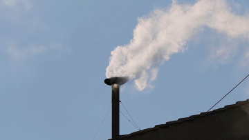 Λευκός καπνός στο Βατικανό - Εξελέγη νέος Πάπας στην τέταρτη ψηφοφορία