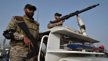 Με το δάχτυλό στη σκανδάλη Ινδία και Πακιστάν – Αλληλοκατηγορίες για πλήγματα και απειλές
