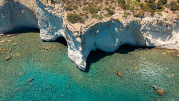 Το υπερθέαμα των παραλιών της Μήλου