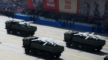 Για πρώτη φορά στρατιωτικά drones συμμετείχαν σε παρέλαση στη Μόσχα για την Ημέρα της Νίκης - Δείτε βίντεο