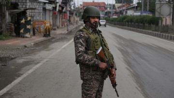 Εκρήξεις και drone στο Κασμίρ μετά τις ανακοινώσεις Τραμπ για την κατάπαυση πυρός - Η Ινδία κατηγορεί το Πακιστάν για παραβίαση