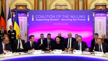 Μακρόν και Μερτς προειδοποιούν τη Ρωσία από το Κίεβο: Θα υπάρξουν σκληρές κυρώσεις αν δεν δεχθεί την εκεχειρία