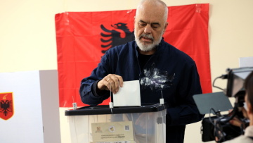 Αλβανία: Ο Ράμα «διορίζει» ρομπότ με τεχνητή νοημοσύνη σε θέση υπουργού για τον έλεγχο των δημοσίων συμβάσεων