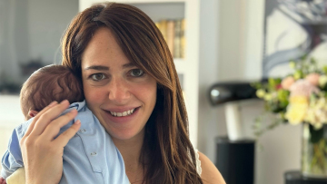 Η φωτογραφία της Δόμνας Μιχαηλίδου με τον γιο της: «Δεν ήξερα τι θα πει να είσαι μητέρα, παρά μόνο τι θα πει να έχεις μία»