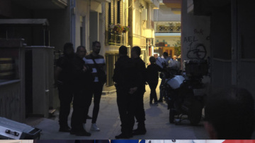 Λάρισα: «Άκουσα να φωνάζει ‘βοήθεια’», λένε οι γείτονες για το έγκλημα - Ο γιος σκότωσε τη μητέρα του