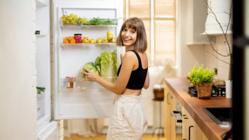 5 tips για καθαρό ψυγείο χωρίς μικρόβια, μούχλα και χαλασμένα τρόφιμα