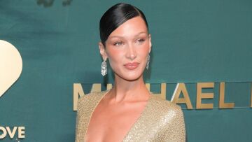 Μπέλα Χαντίντ για το πρόβλημα που έχει με την εικόνα της: «Δύσκολο να κοιτάζεσαι στον καθρέφτη αν δεν νιώθεις αυτοπεποίθηση»