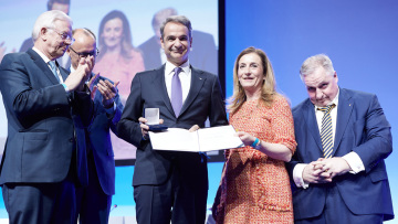 Βερολίνο: Η βράβευση Μητσοτάκη για την πορεία της ελληνικής οικονομίας: «Αυτή η αναγνώριση ανήκει στον ελληνικό λαό»