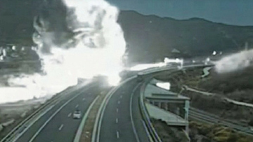 Οριστικό  τέλος στις θεωρίες συνωμοσίας για την πυρόσφαιρα στα Τέμπη - Το πόρισμα της Πυροσβεστικής