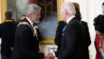 Τζο Μπάιντεν: Στο τέλος της θητείας του δεν κατάφερε να αναγνωρίσει ούτε τον Τζορτζ Κλούνεϊ, αναφέρει νέο βιβλίο