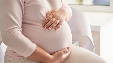 Η ακραία ζέστη αυξάνει τους κινδύνους για τις έγκυες
