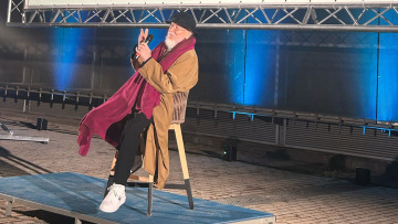 Η επανεμφάνιση του Διονύση Σαββόπουλου στην προβολή του χαμένου ντοκιμαντέρ του Λάκη Παπαστάθη - Δείτε βίντεο και φωτογραφίες