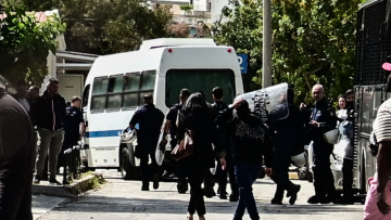 Κακουργηματική δίωξη σε βάρος των έξι συλληφθέντων για την επίθεση στη Νομική Αθηνών
