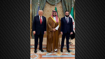 Θερμό κλίμα στη συνάντηση Τραμπ, αλ Σαράα και Μπιν Σαλμάν στη Σαουδική Αραβία - Συμμετείχε τηλεφωνικά και ο Ερντογάν 