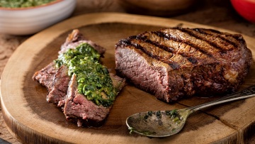 Τσιμιτσούρι: Και σάλτσα και μαρινάδα - δύο σε ένα (+συνταγή)