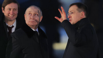 Σκληροπυρηνικός της ρωσικής ιστορίας ο άνθρωπος του Πούτιν στις συνομιλίες της Κωνσταντινούπολης - Ποιος είναι ο Βλαντιμίρ Μεντίνσκι