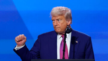 Επιμένει σε δασμούς 50% στην ΕΕ ο Τραμπ, απειλεί με 25% και τη Samsung μετά την Apple
