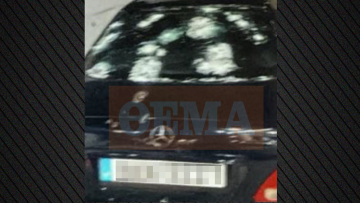 Δείτε φωτογραφία: Γάζωσαν με Καλάσνικοφ θωρακισμένη Mercedes στα Άνω Λιόσια - Γνωστό στις Αρχές από παλαιότερες υποθέσεις το παρ' ολίγον θύμα