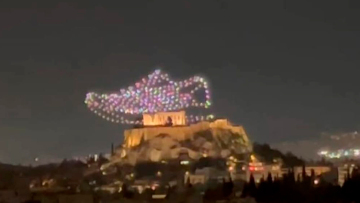 Από το Ζάππειο, με αντίτιμο 380 ευρώ, πήραν άδεια για την απογείωση των drones της Adidas με φόντο την Ακρόπολη