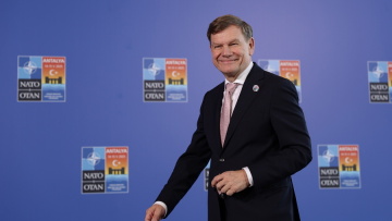 «Πυρά» εντός και εκτός της γερμανικής κυβέρνησης για το όριο του 5% στις αμυντικές δαπάνες
