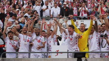 Η Κολωνία επέστρεψε στη Bundesliga - Απίστευτες εικόνες στο γήπεδο - Δείτε βίντεο