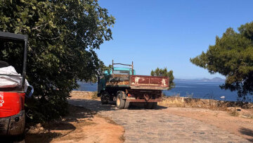 Ύδρα: Μετά τον σάλο για την «πλημμύρα» οχημάτων ξεκίνησαν οι έλεγχοι - Μία σύλληψη για χρήση φορτηγού χωρίς άδεια