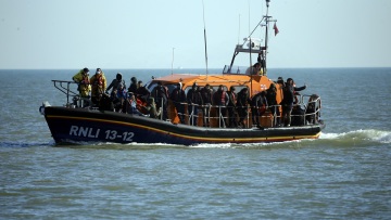 Βρετανία: 100 εκατομμύρια λίρες εναντίον της παράτυπης μετανάστευσης