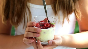 5 ιδιαίτερα επιδόρπια με γιαούρτι για μικρούς και μεγάλους