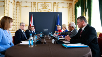 Βρετανία: Ο Στάρμερ χαιρέτισε την πρώτη συμφωνία ΕΕ-Λονδίνου μετά το Brexit 
