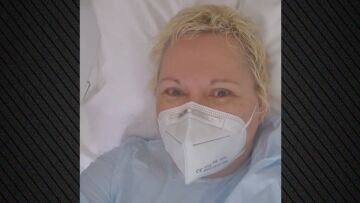 Καίτη Φίνου: Στο χειρουργείο η ηθοποιός - Το βίντεο μέσα από το νοσοκομείο